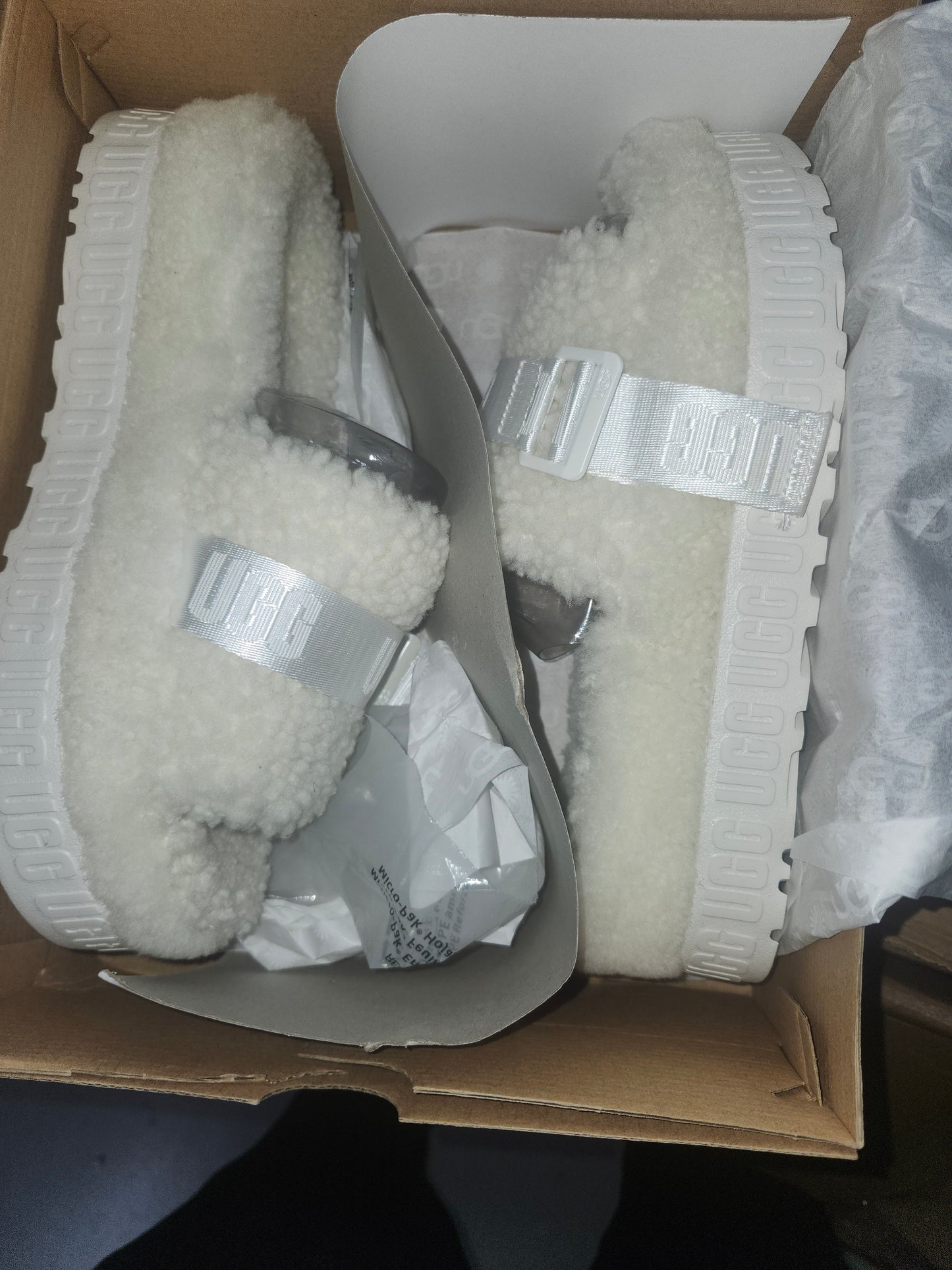 UGG Fluffita Women's Slippers Size 9