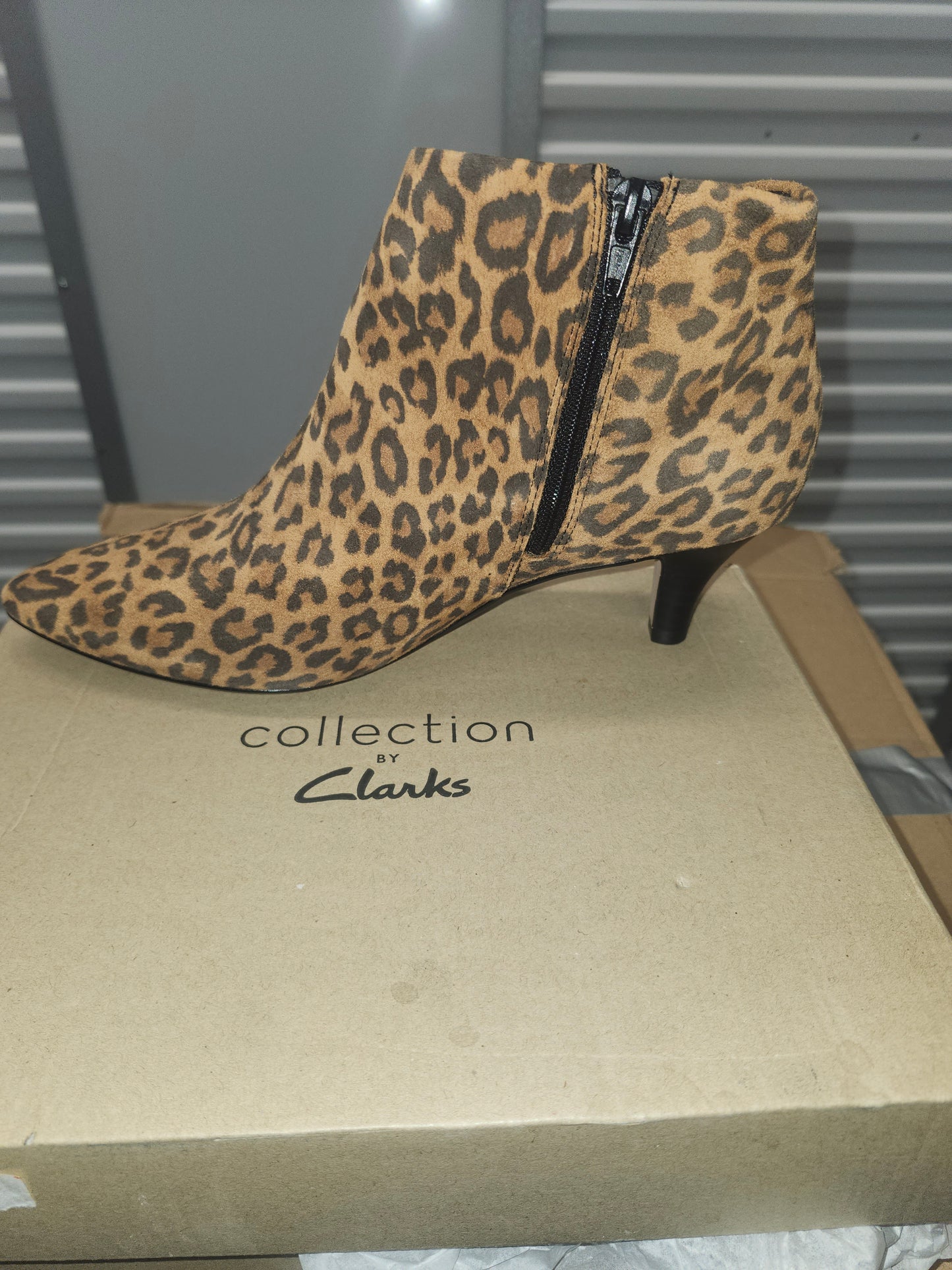 Clarks Linvale Sea Womens Ankle Booties Size 8.5