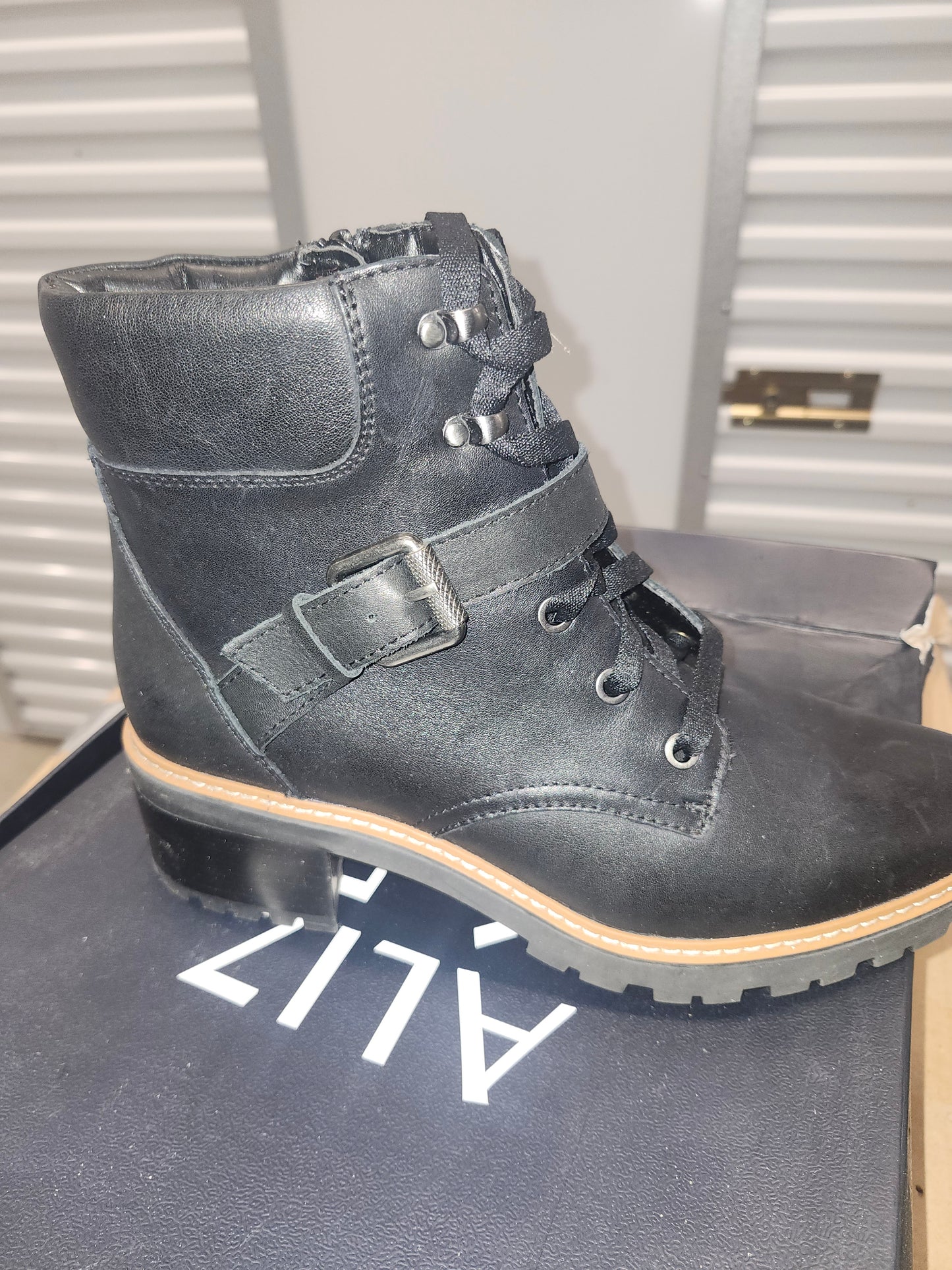 Naturalizer Tia Lace Up Booties Size 9.5 B