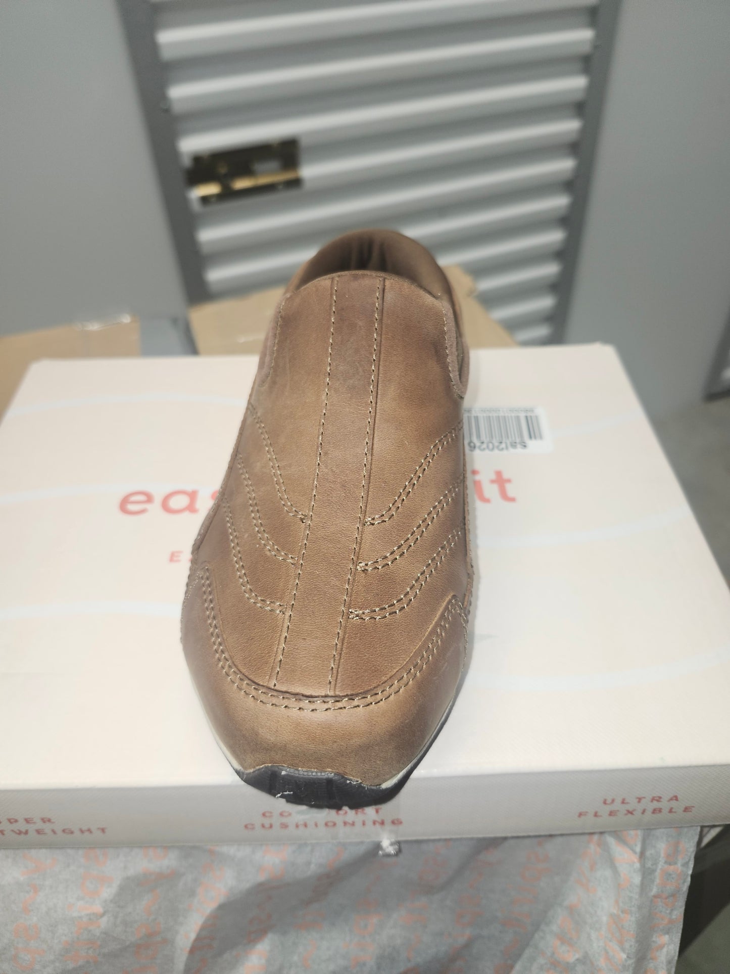 Easy Spirit Traveltime 698 Medium Natural Leather Shoes, Size 5