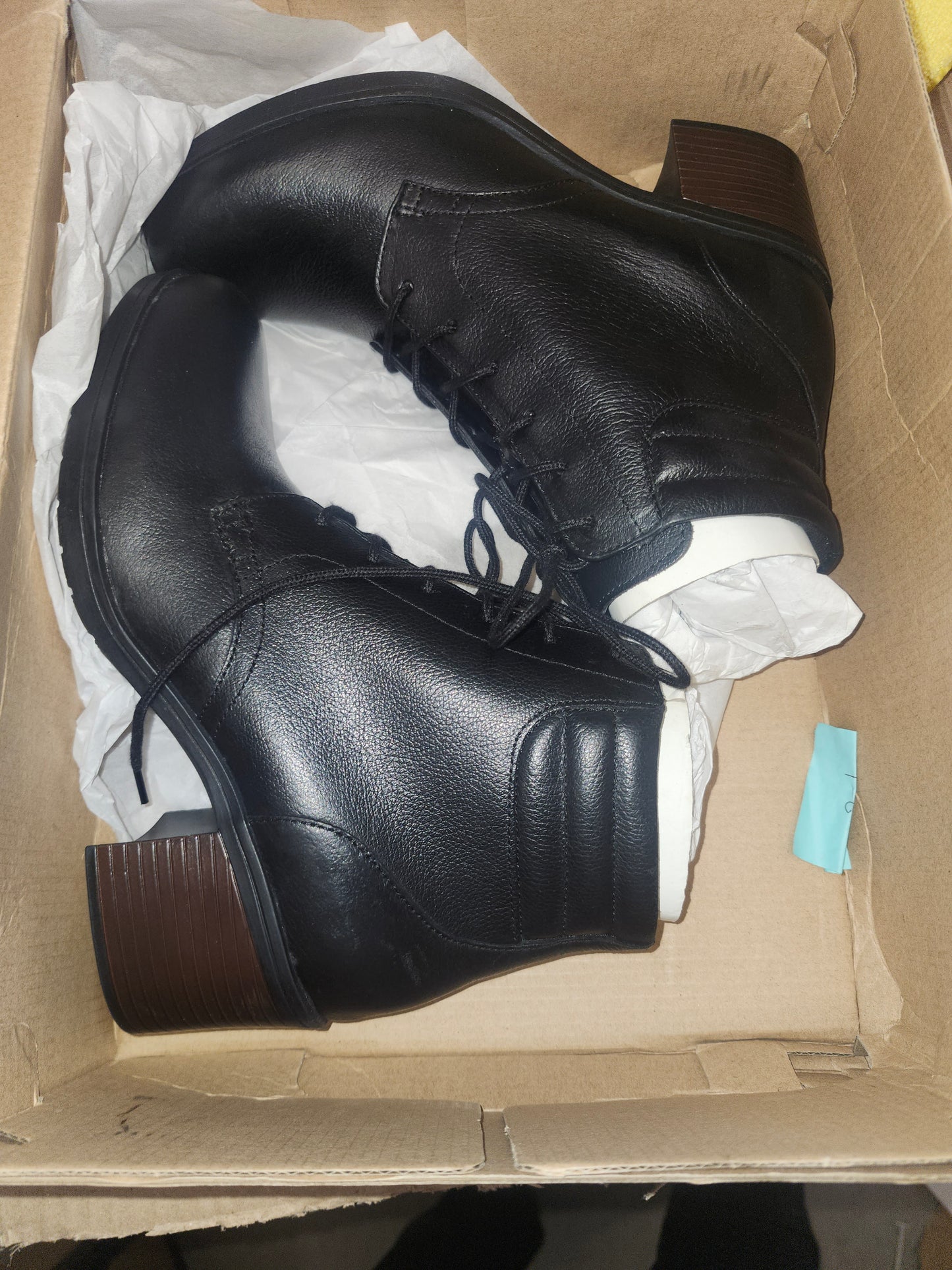 Clarks Hollis Jasmine Bootie Size 8M Women's Shoes