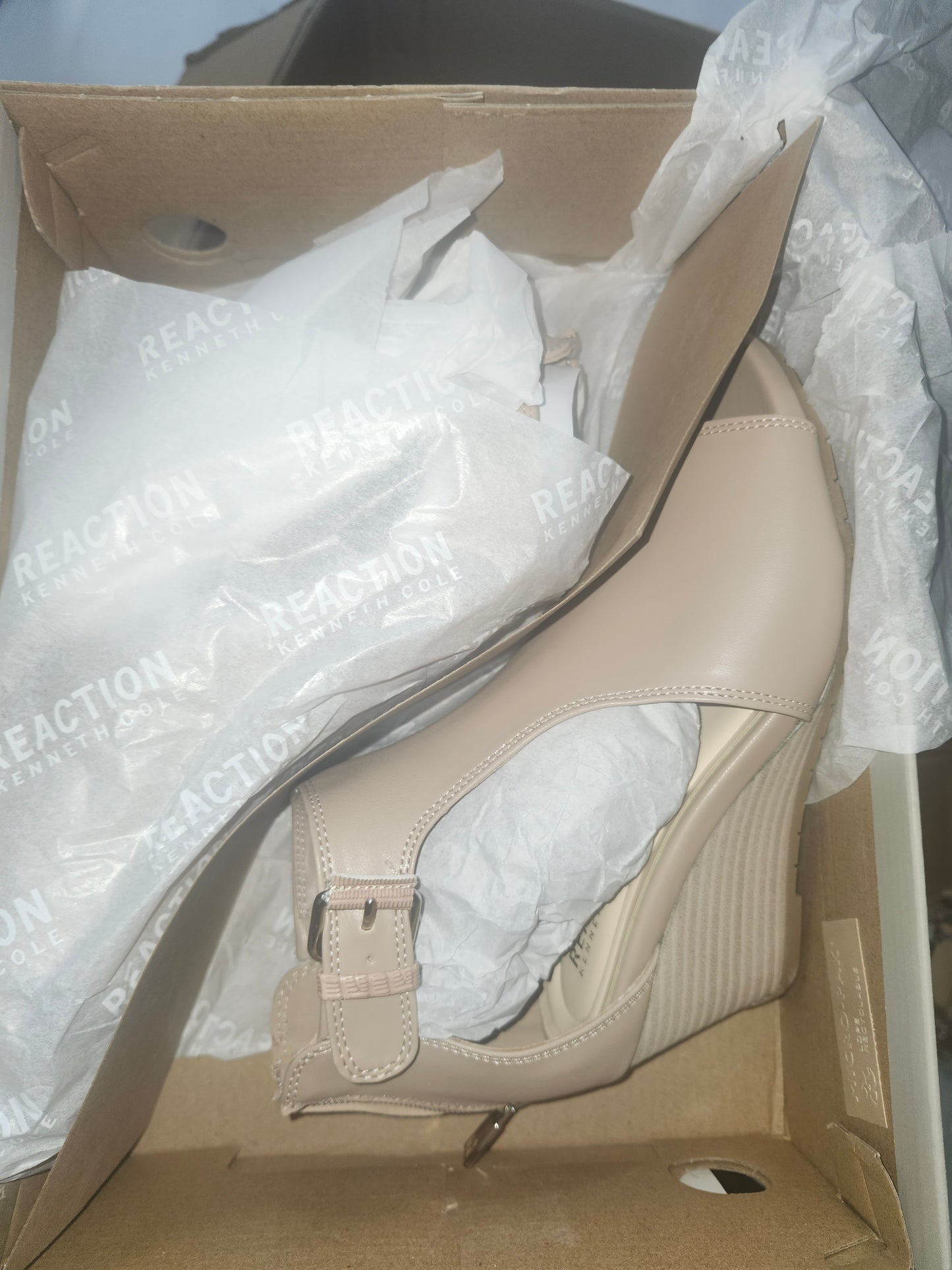 Kenneth Cole Reaction Gracie Wedge Sandals Size 6US - Chai