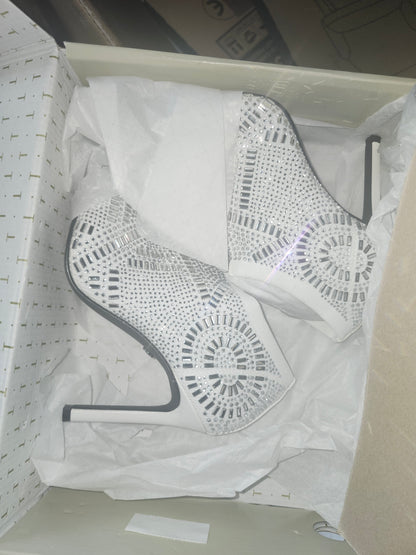 Thalia Sodi Karmen Ankle Booties White Flyknit Size 5.5MUS