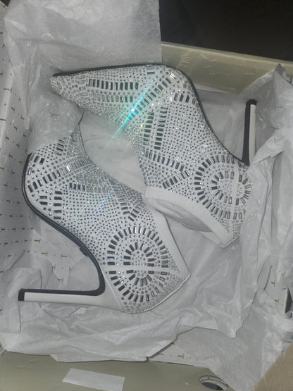 Thalia Sodi Karmen Ankle Booties White Flyknit Size 5.5MUS