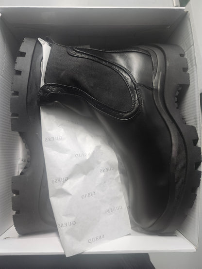 GUESS Women's Yesses Triple Triangle Lug Sole Gore Chelsea Boots Size 9.5MUS