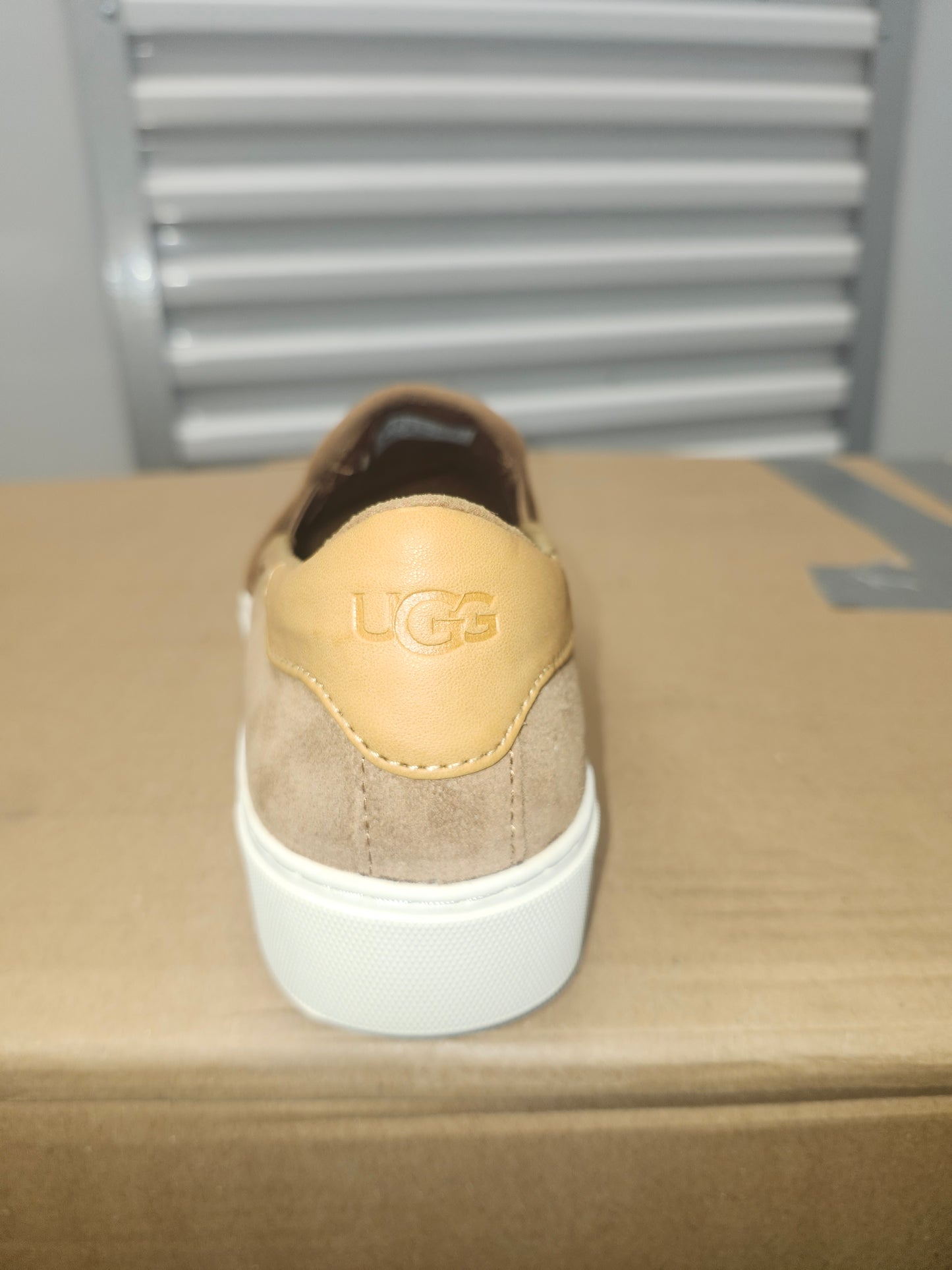UGG Cahlvan Womens Sneaker Chestnut Suede Size 8