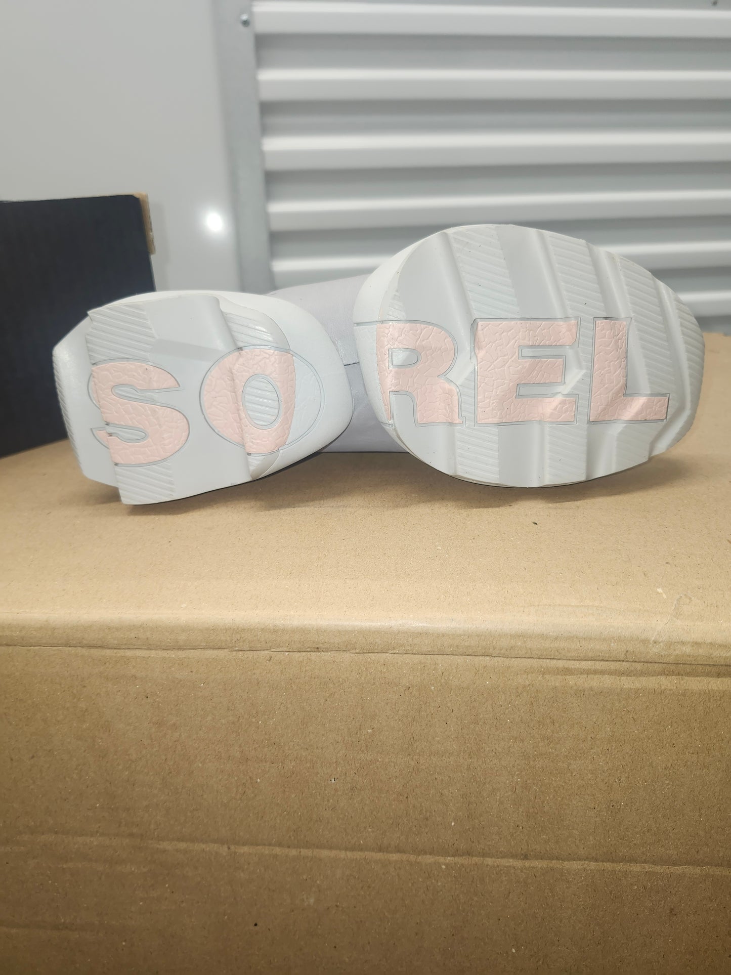 Sorel Kinetic Impact Strap Sneakers Size 7 M