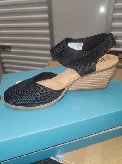 Toms Madison Wedge Heel Sandals, Black Canvas, Size 8US