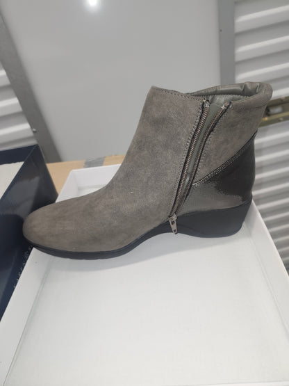 Karen Scott Carina Booties Size 10M Women's Shoes