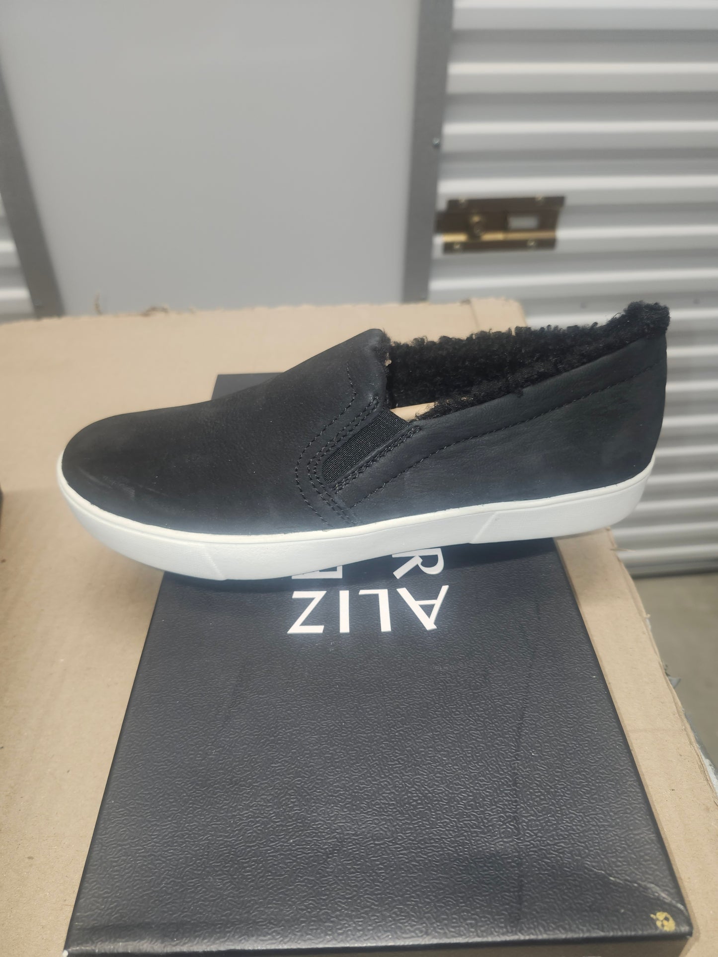 Naturalizer Mariannecozy Sneakers Black, Size 7 M