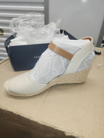 Tommy Hilfiger Nilsa2 Tan Sandal, Women's Size 11 Medium