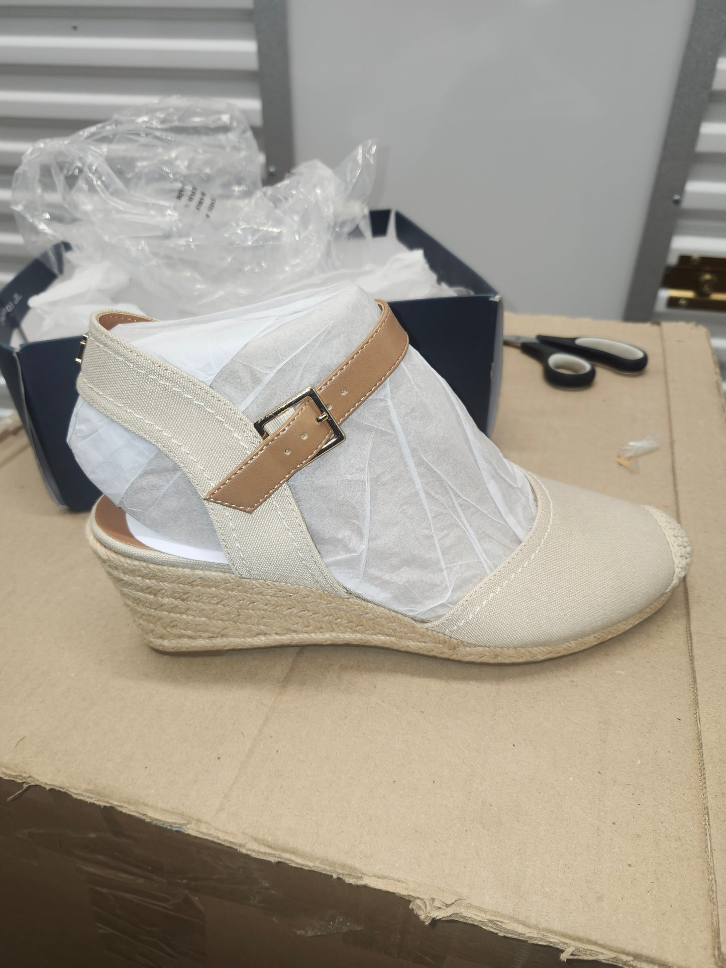 Tommy Hilfiger Nilsa2 Tan Sandal, Women's Size 11 Medium