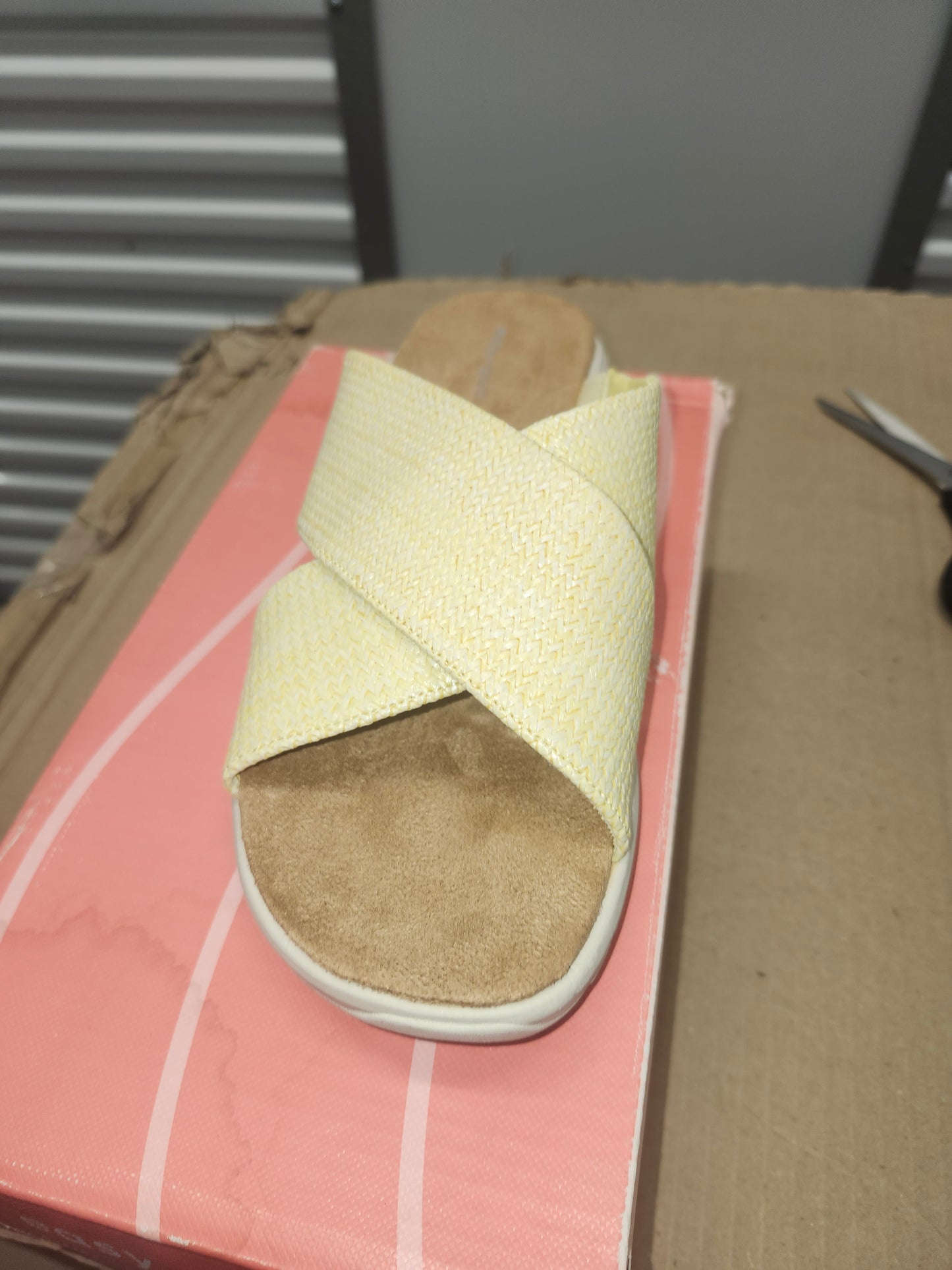 Easy Spirit Taite Women's Size 7 Yellow Slide Sandals