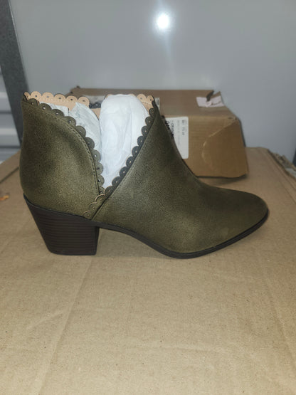 Journee Collection Tessa Bootie Women's Size 7.5