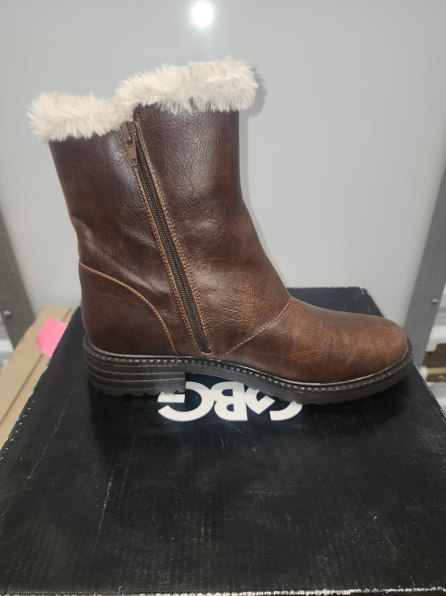 Gbg Los Angeles Garit Furry Booties Lug Sole Size 8M