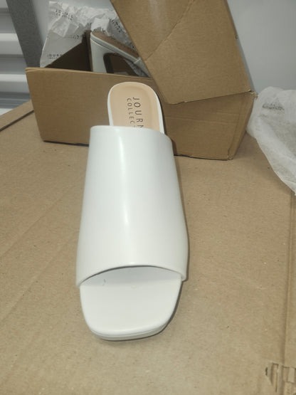 Journee Collection Ezzlynn Sandals, Size 8.5MUS