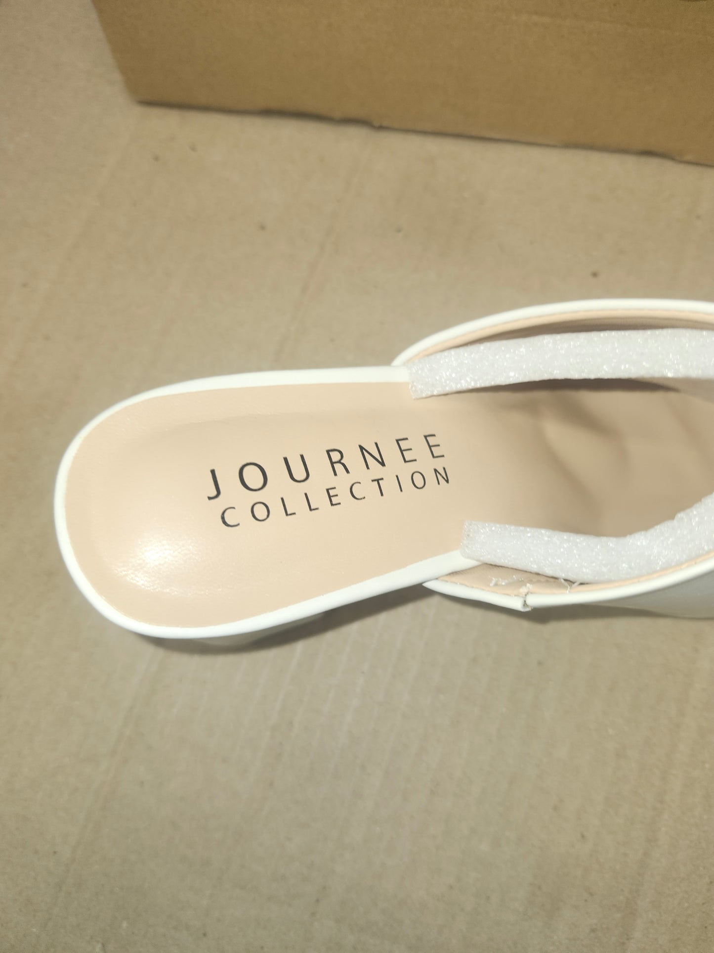 Journee Collection Ezzlynn Sandals, Size 8.5MUS