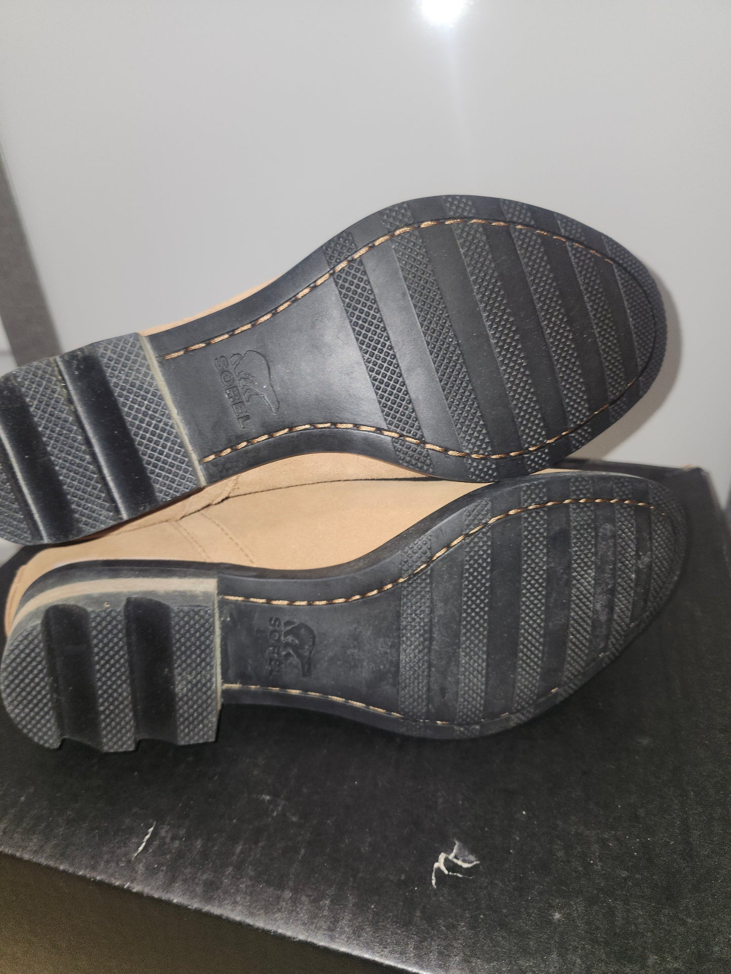 Sorel Lolla Cut Out Bootie Size 8.5 - Camel Brown/Black