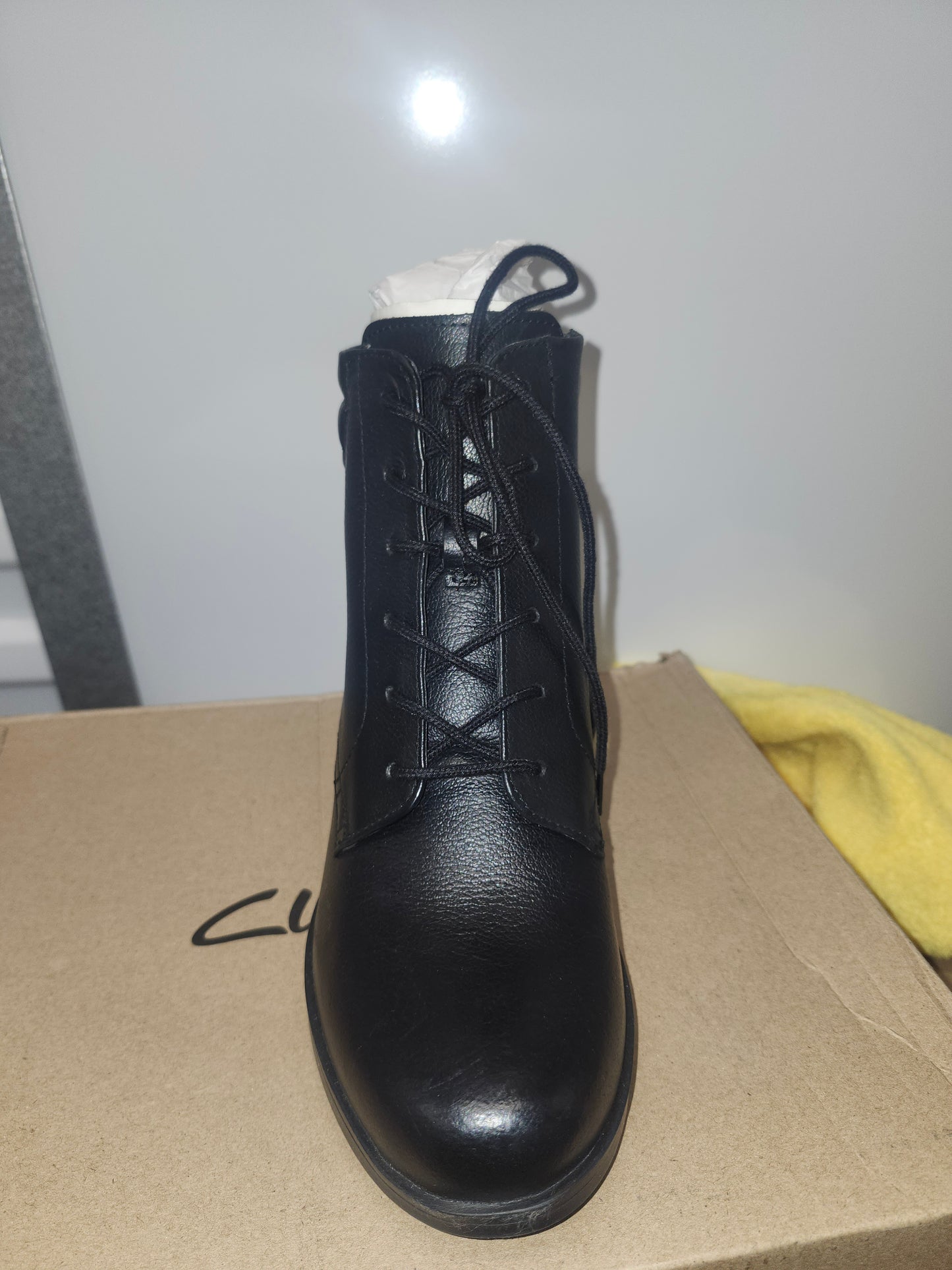 Clarks Hollis Jasmine Bootie Size 8M Women's Shoes