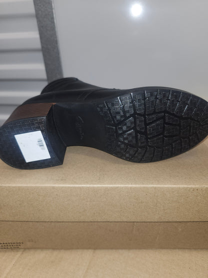 Clarks Hollis Jasmine Bootie Size 8M Women's Shoes