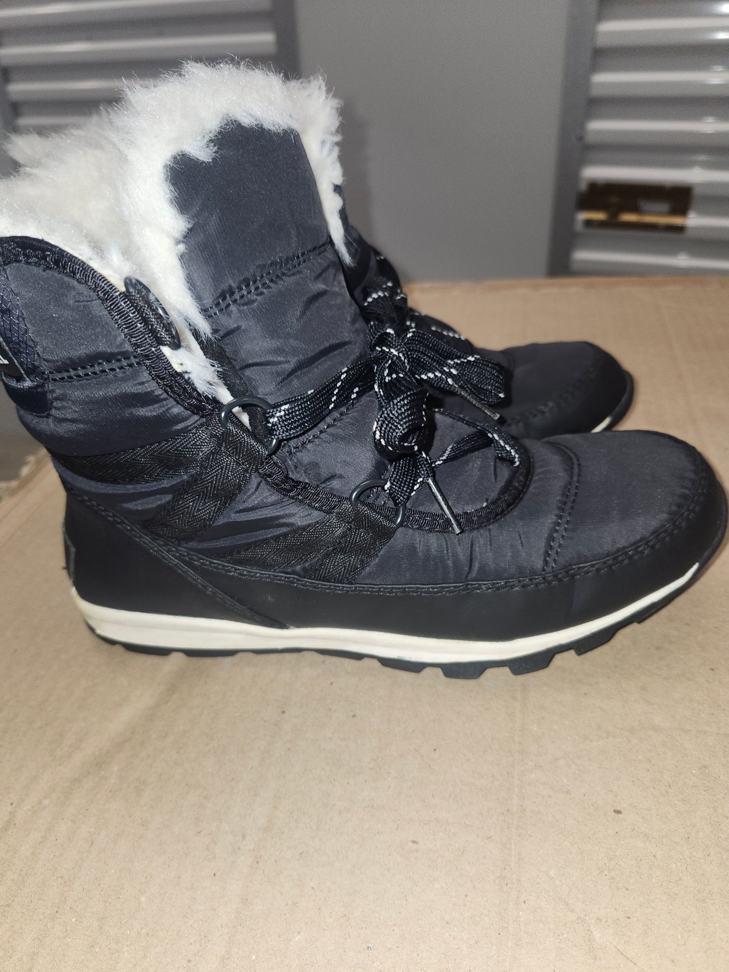 Sorel Whitney Short Lace Boots, Size 6.5